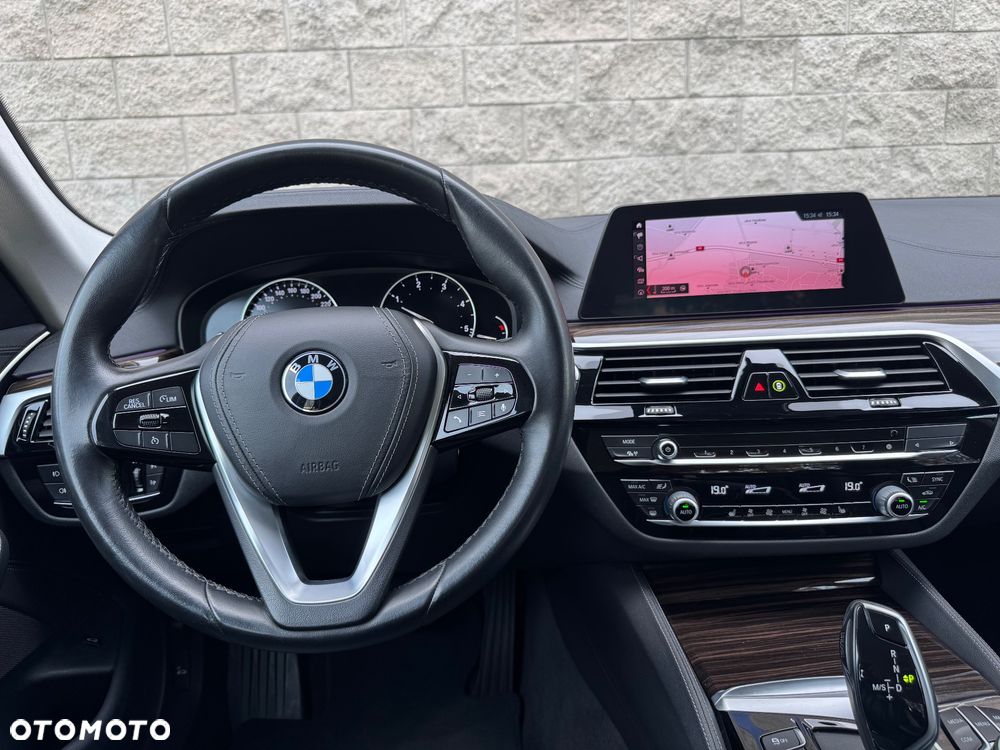 BMW Seria 5 518d Luxury Line - 13