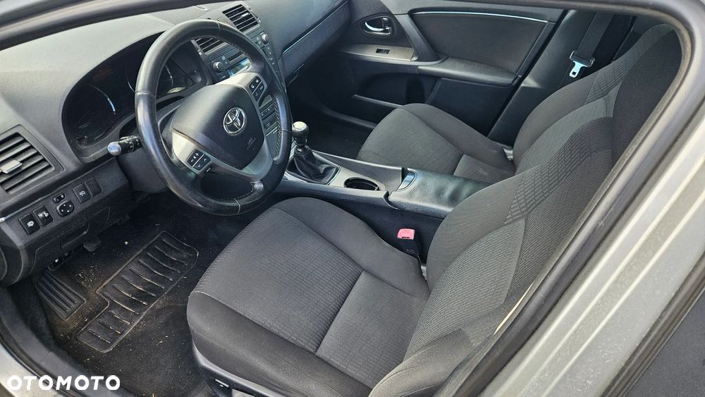 Toyota Avensis 1.8 Executive - 8