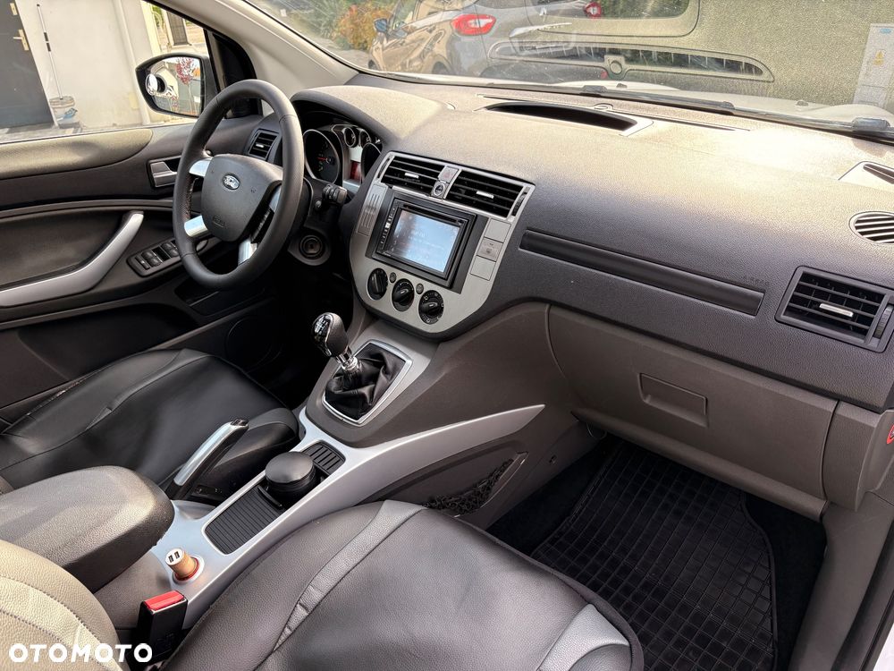 Ford Kuga 2.0 TDCi 2x4 Titanium - 24