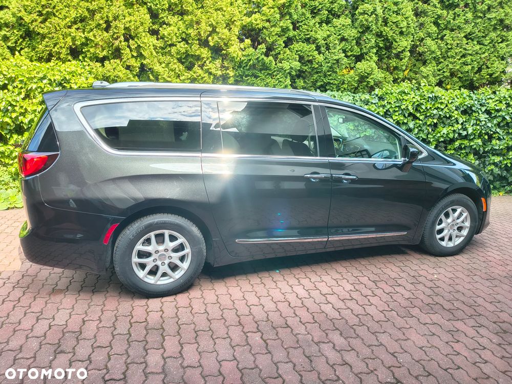 Chrysler Pacifica - 6