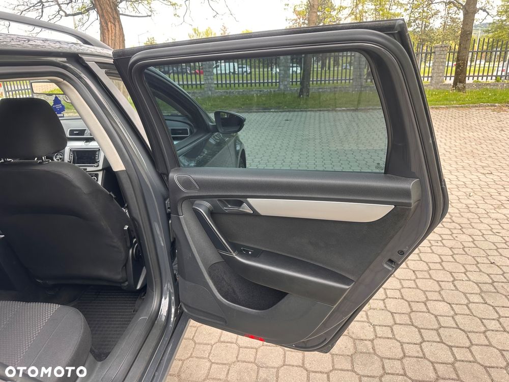 Volkswagen Passat 2.0 Blue TDI SCR Comfortline - 21