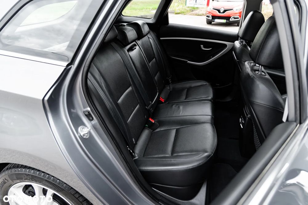 Hyundai i30 blue Kombi 1.6 GDi YES Silver - 8