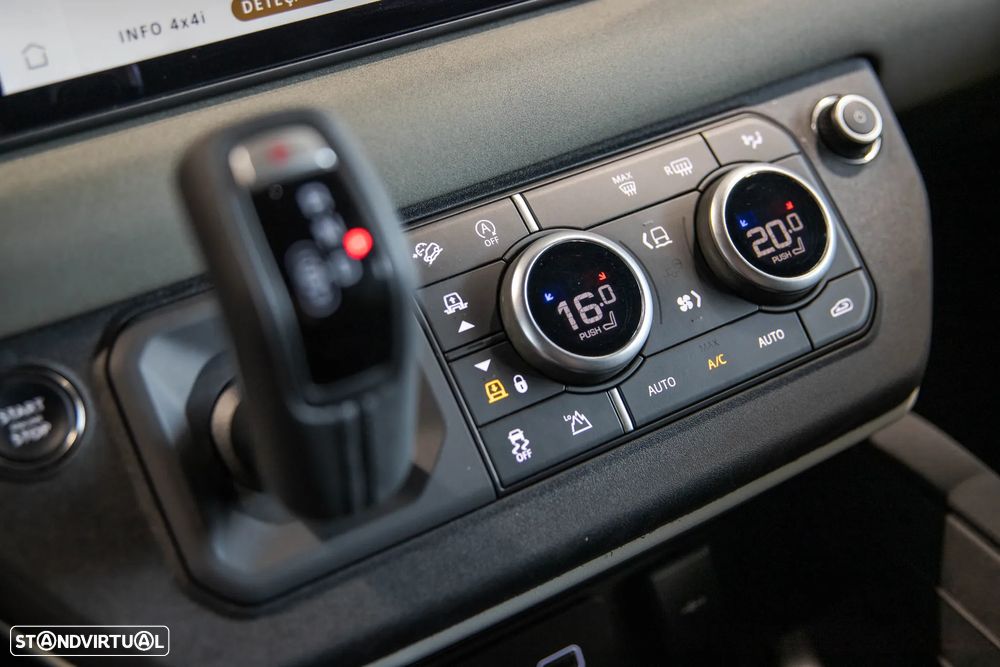 Land Rover Defender 3.0 I6 90 AWD X-Dynamic S - 23