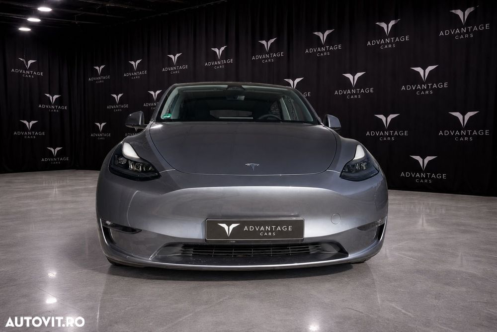 Tesla Model Y Long Range Dual Motor AWD - 8