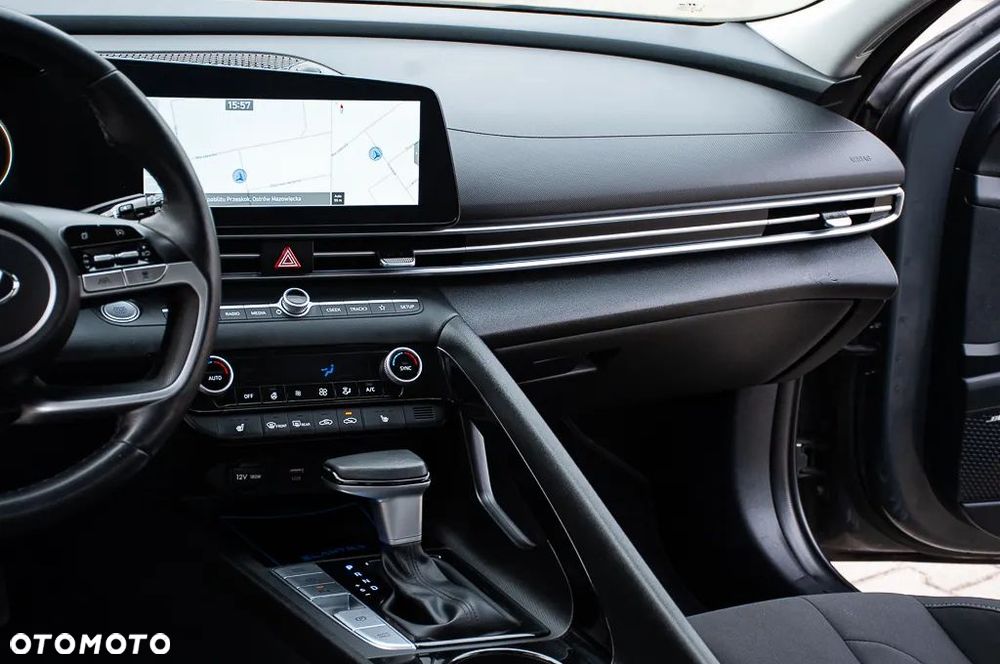 Hyundai Elantra 1.6 Executive CVT - 11