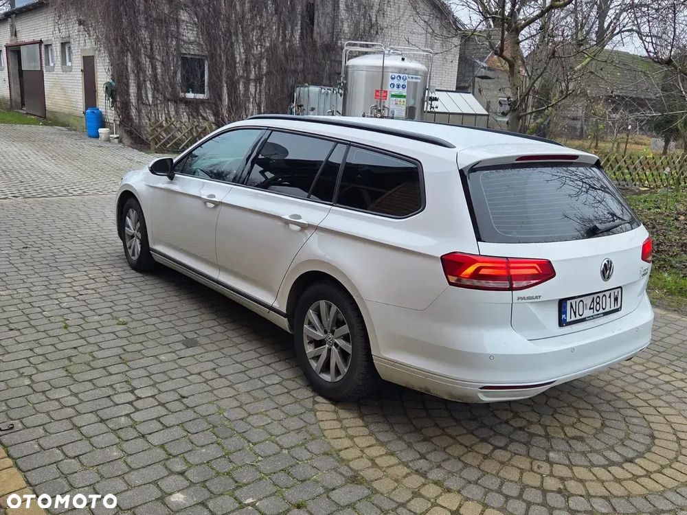 Volkswagen Passat 2.0 TDI SCR Comfortline DSG - 2