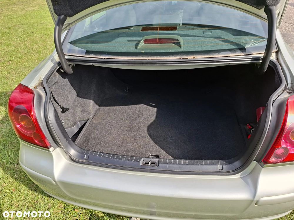 Toyota Avensis 1.8 VVT-i Sol - 23