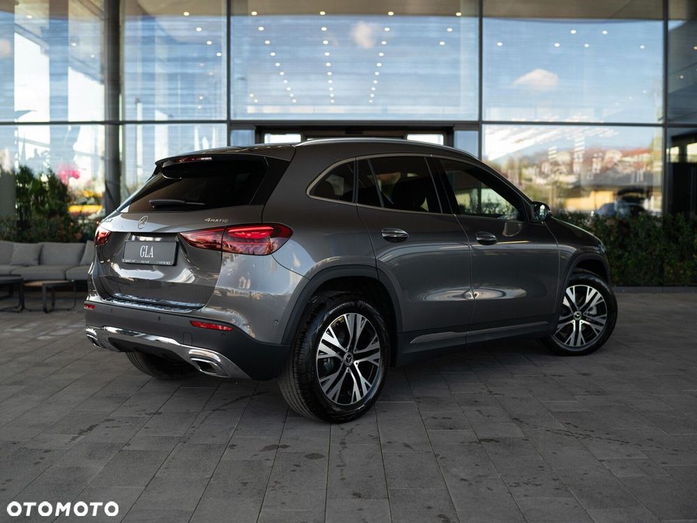 Mercedes-Benz GLA - 4