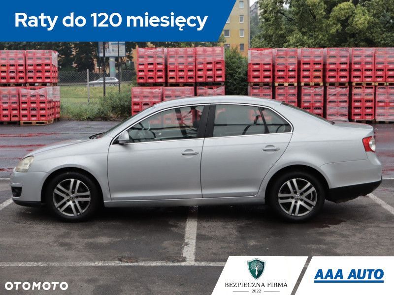 Volkswagen Jetta - 4
