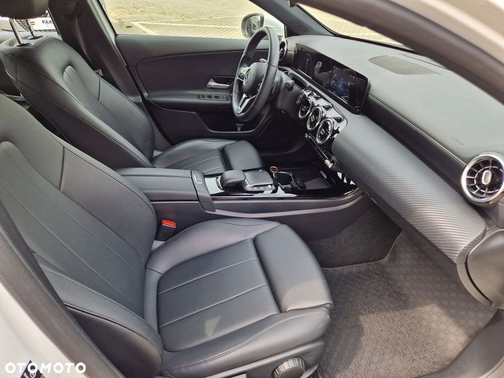 Mercedes-Benz Klasa A 180 Style 7G-DCT - 33