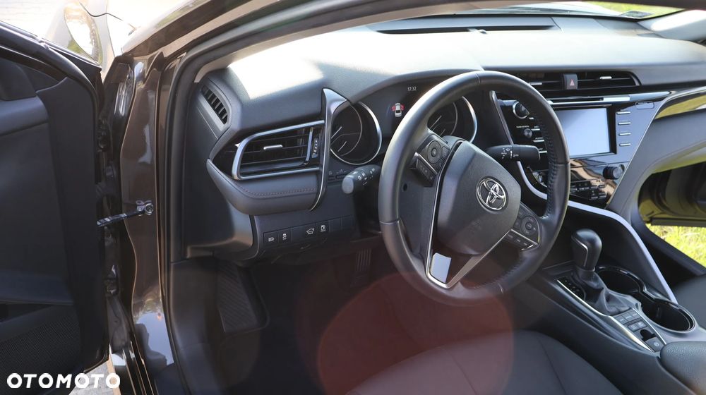 Toyota Camry - 31