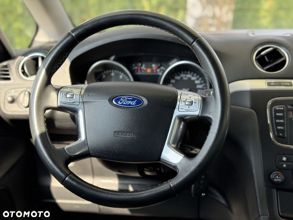 Ford S-Max - 17