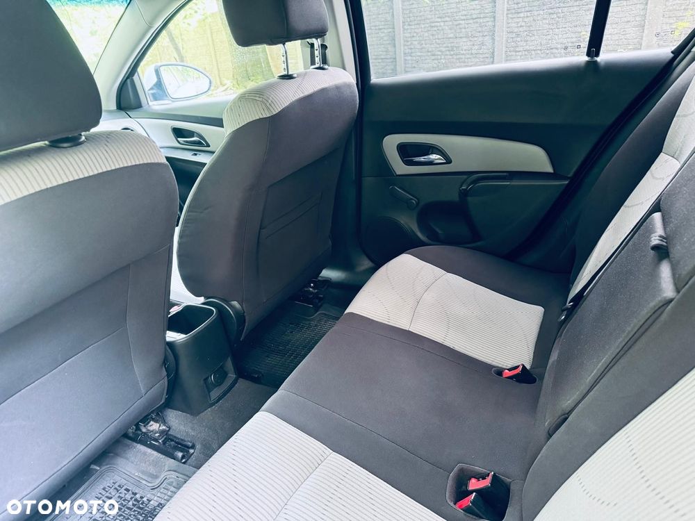 Chevrolet Cruze 1.8 LS+ - 10