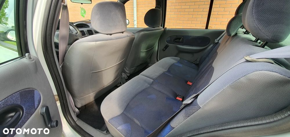 Renault Clio - 19