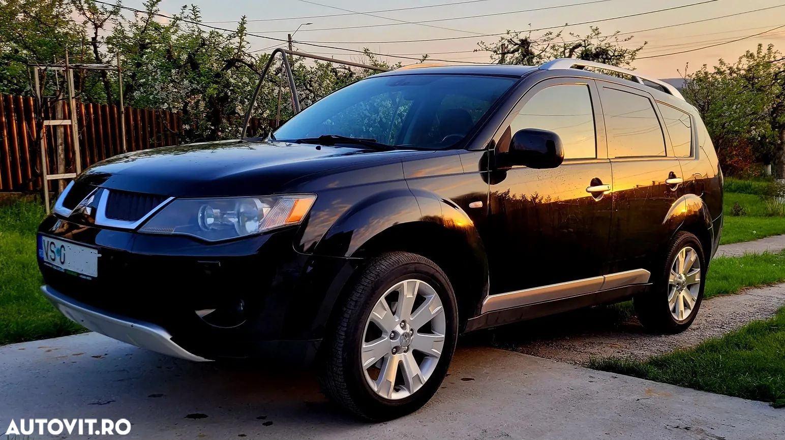 Mitsubishi Outlander 2.4 MIVEC NAVI Instyle Aut - 1