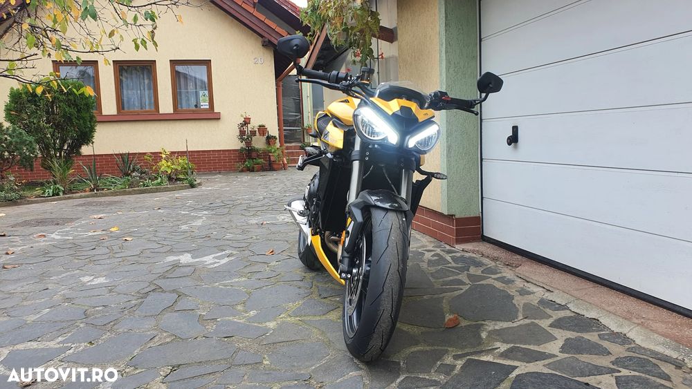 Triumph Street Triple 765RS - 12