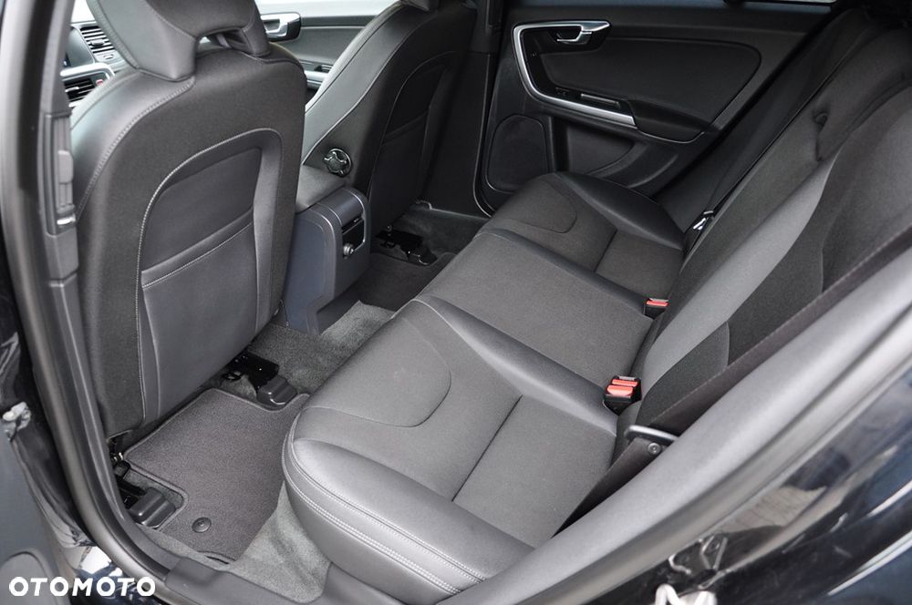 Volvo V60 D3 Geartronic Summum - 26