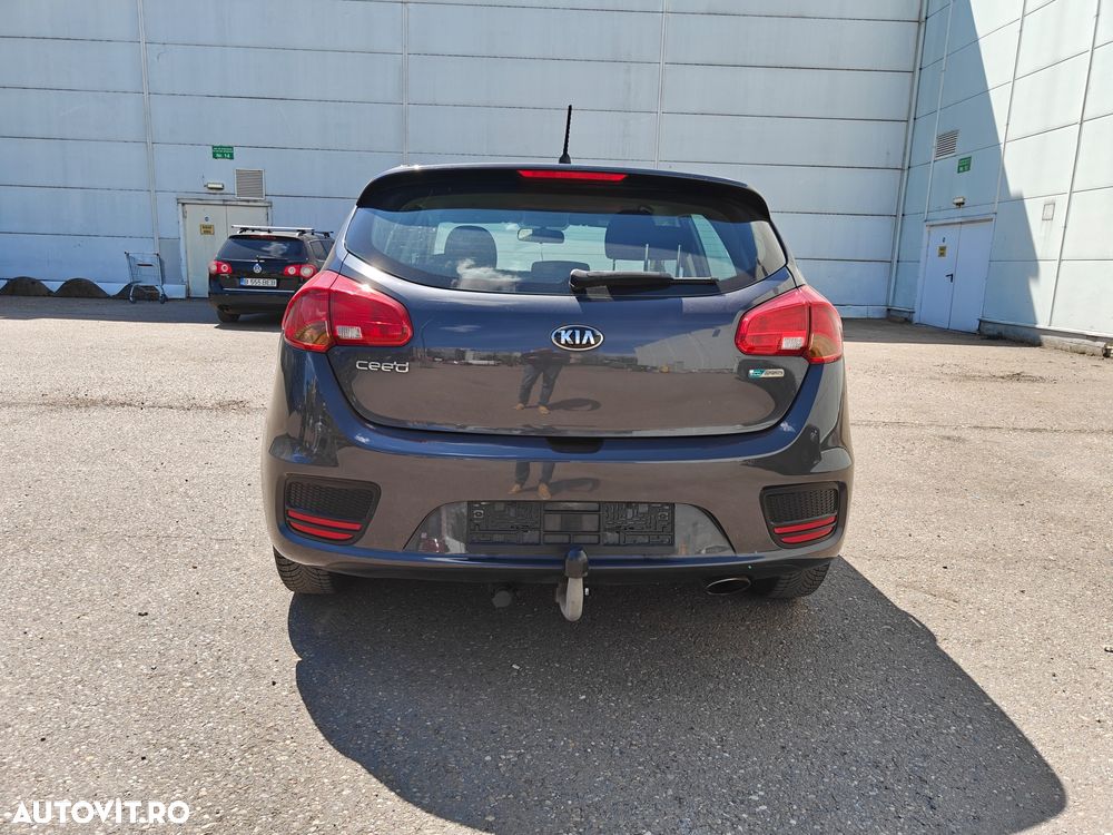 Kia Ceed - 8