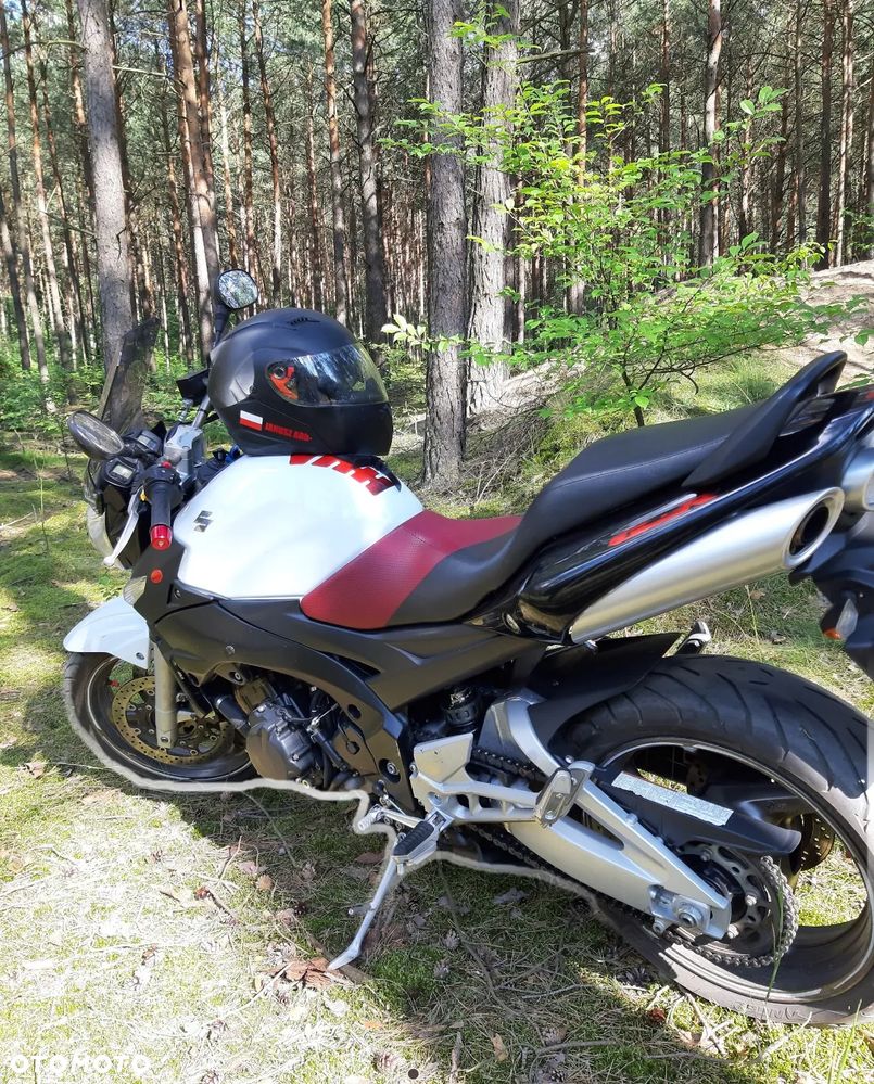 Suzuki GSR - 1
