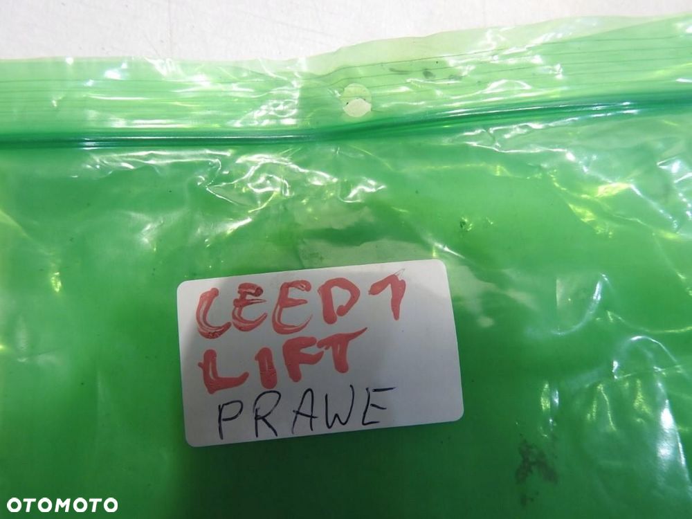 RĄCZKA PODSUFITKI PRAWA KIA CEED I - 3