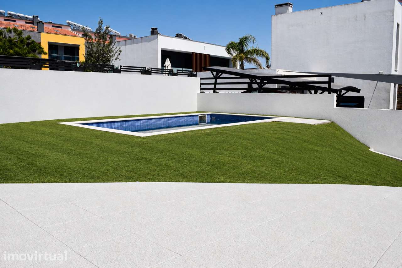 Moradia Geminada T4 com Piscina em Vale de Milhaços - Grande imagem: 4/26