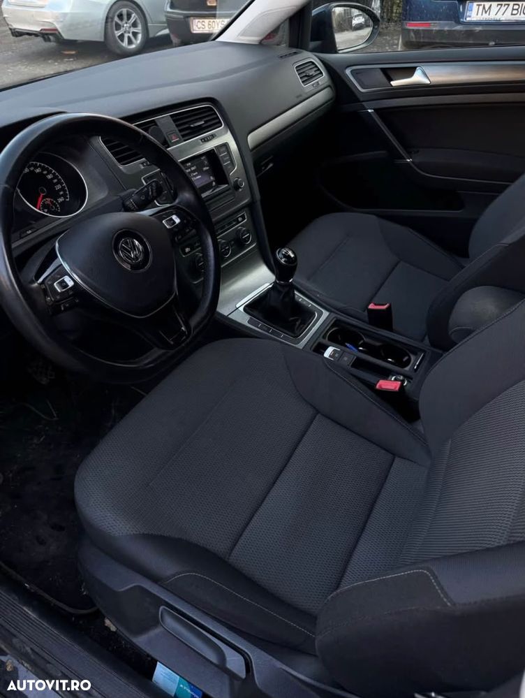 Volkswagen Golf - 6
