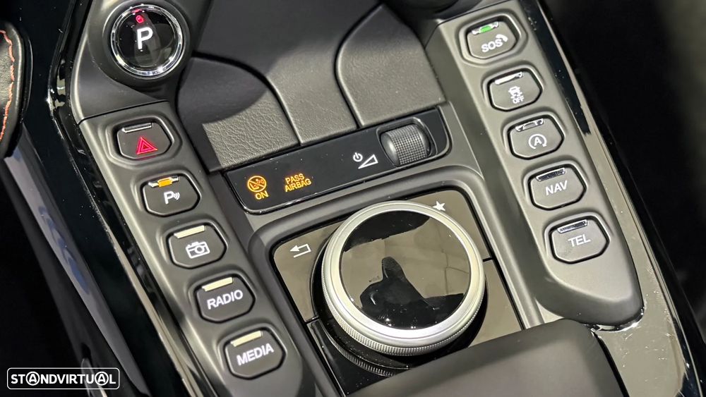 Aston Martin Vantage Coupe 4.0 Twin-Turbo V8 - 37