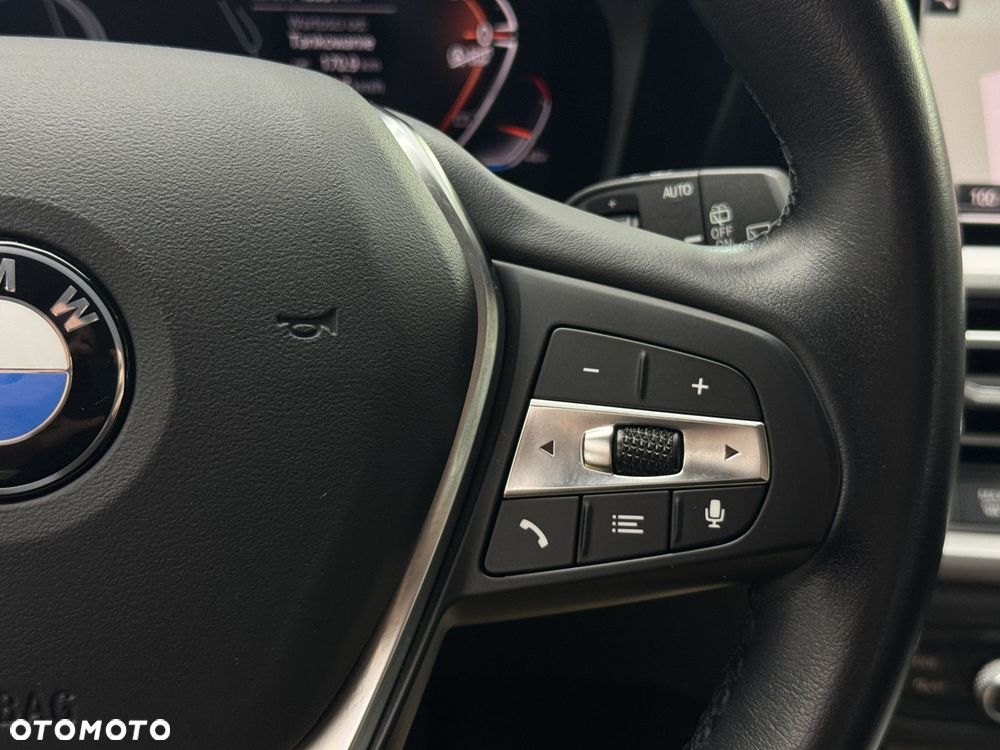 BMW Seria 3 318i - 25