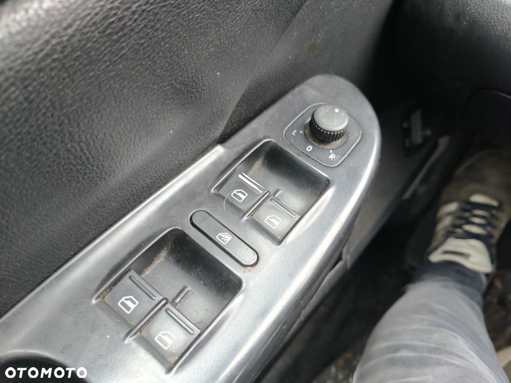Volkswagen Passat 2.0 FSI Automatik Highline - 18