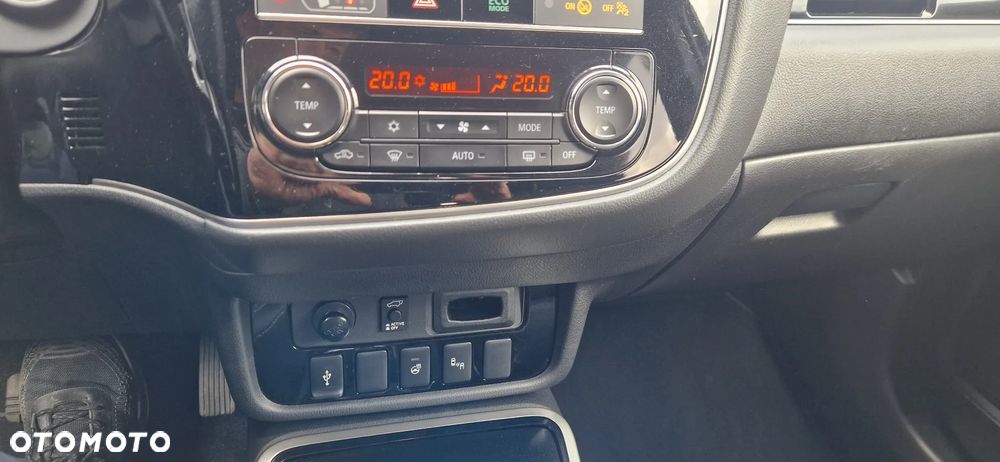 Mitsubishi Outlander 2.0 2WD CVT Diamant Edition+ - 20