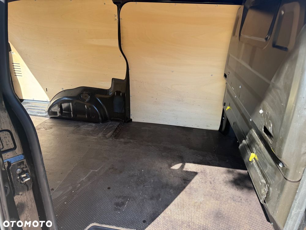 Opel Vivaro - 8