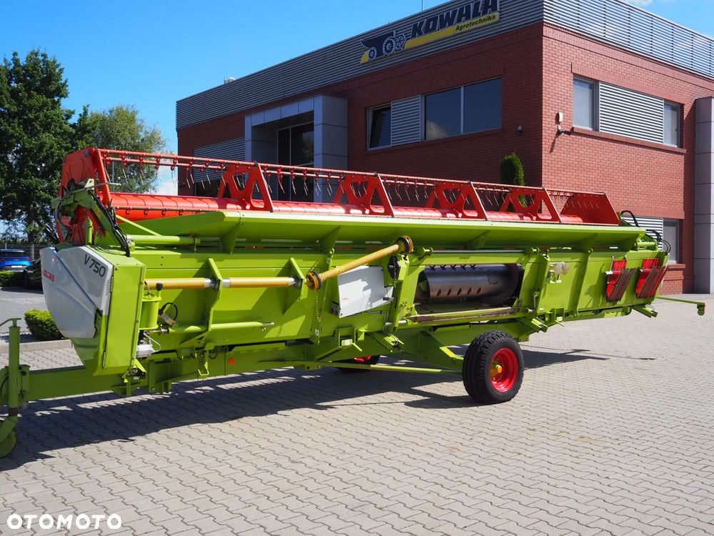 Claas Lexion 660 + V750 - 12