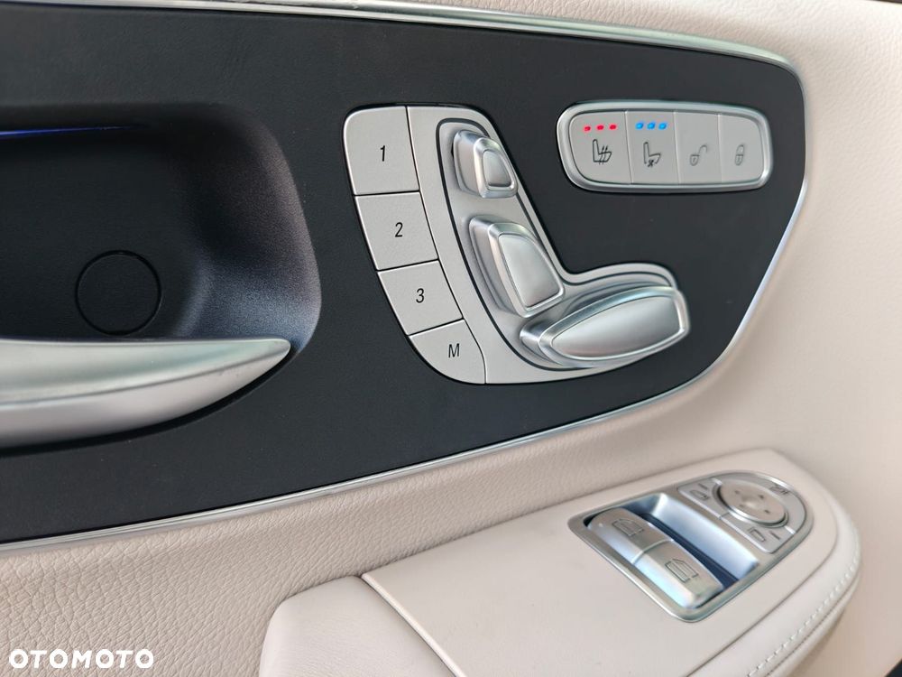 Mercedes-Benz klasa-v V 300 d Exclusive AMG AirMatic - 17