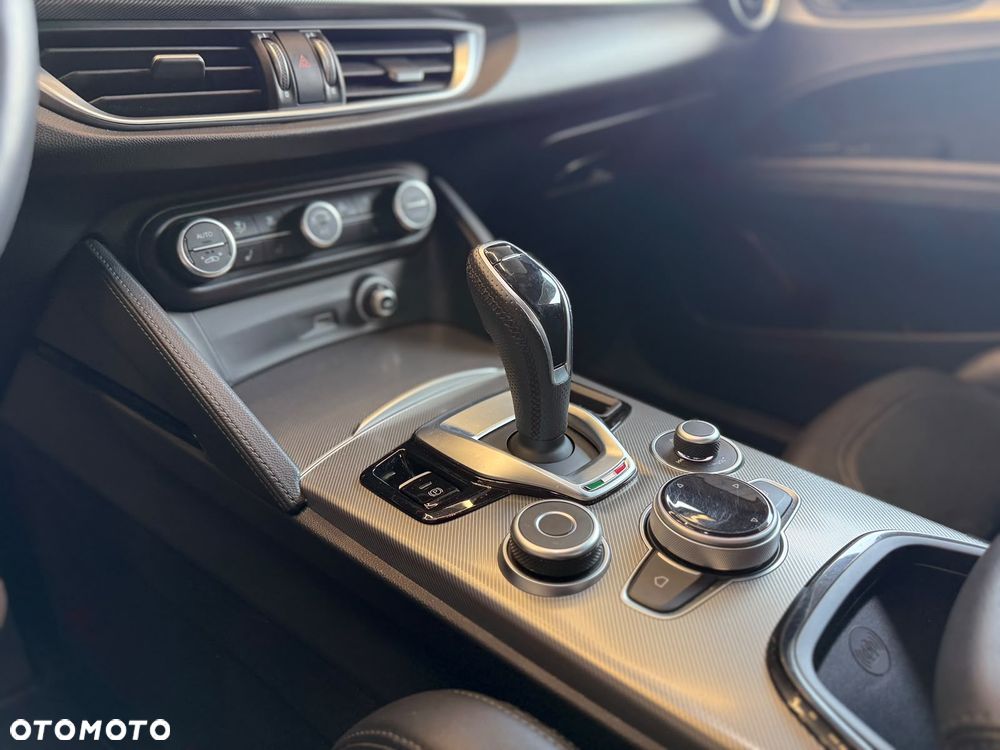 Alfa Romeo Stelvio 2.0 Turbo Veloce Q4 - 12