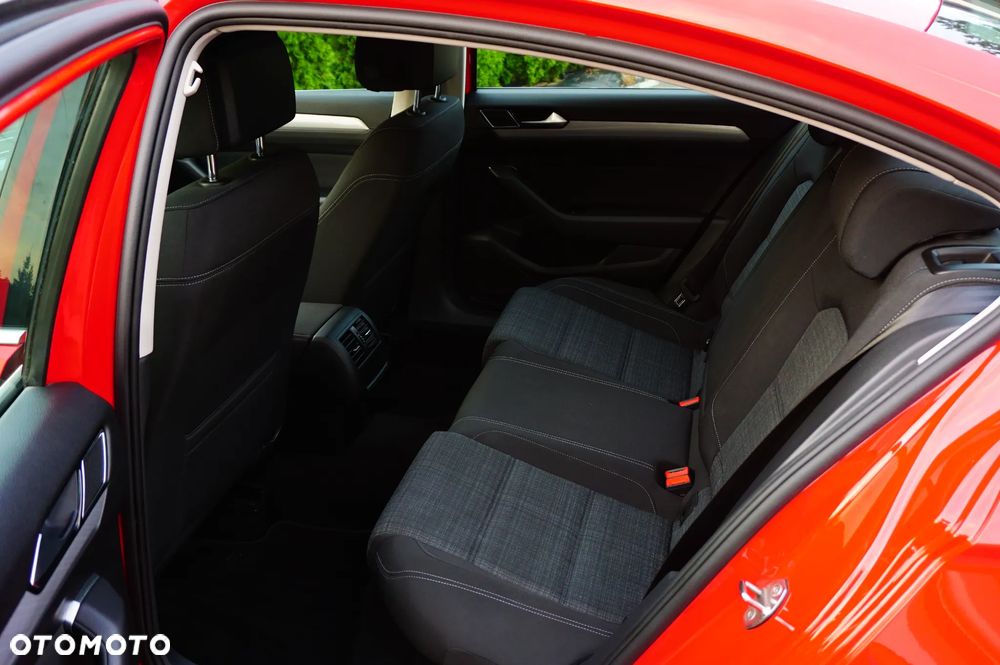 Volkswagen Passat 2.0 TDI EVO Business DSG - 19