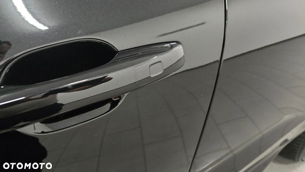 Volvo XC 60 B4 D Plus Dark - 15
