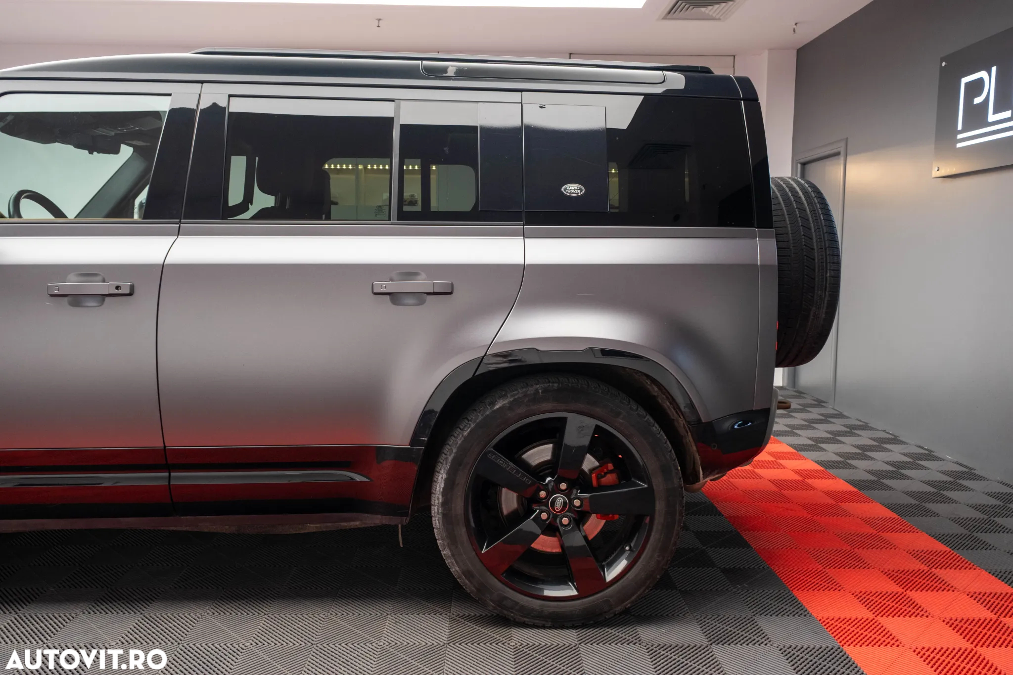 Land Rover Defender 110 3.0P 400 MHEV - 11