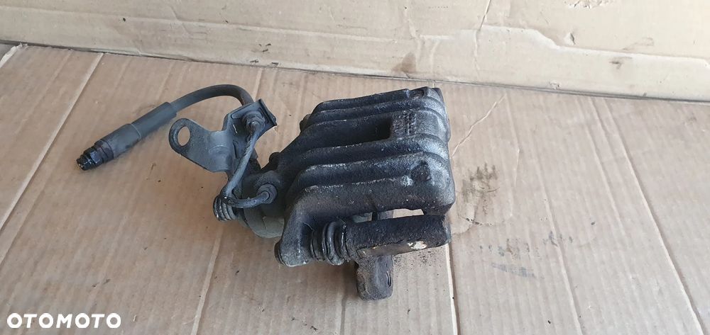 Zacisk hamulcowy lewy tył tylny Audi A3 8P - 2