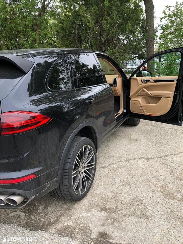Porsche Cayenne 4.2 L S - 6