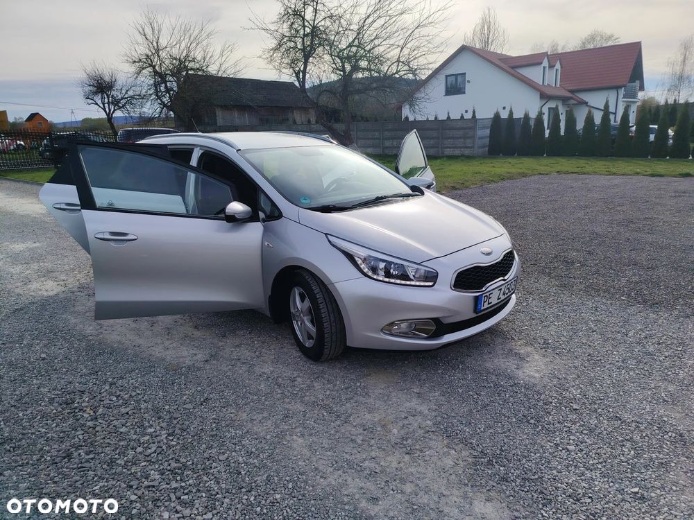 Kia Ceed 1.6 GDI Dream Team Edition - 10