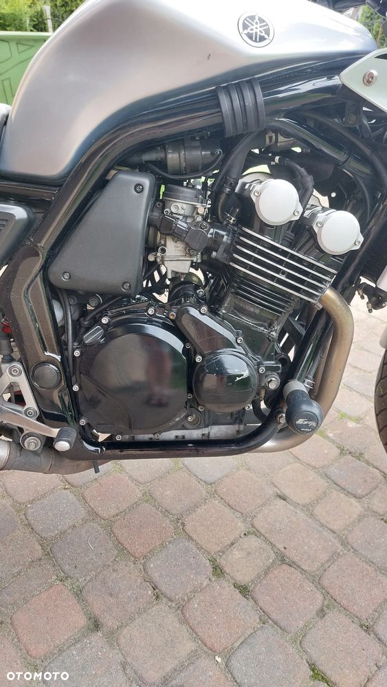 Yamaha FZS - 7