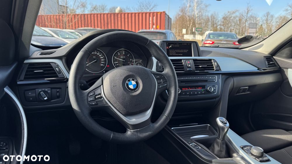 BMW Seria 3 318d DPF Edition Sport - 30