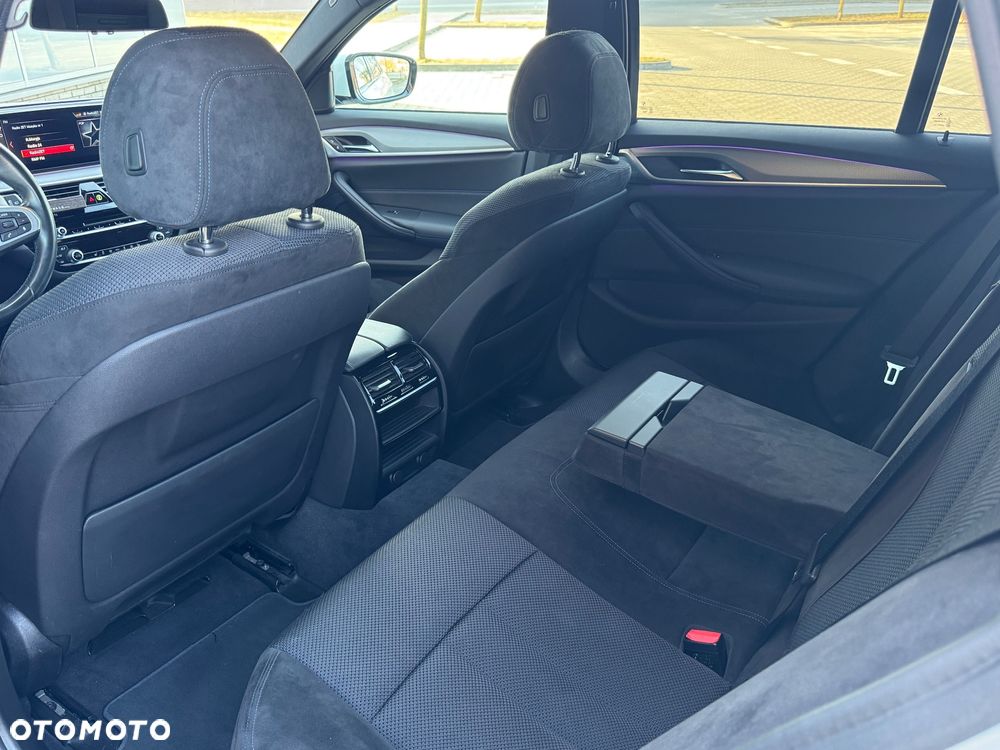 BMW Seria 5 520d M Sport - 8