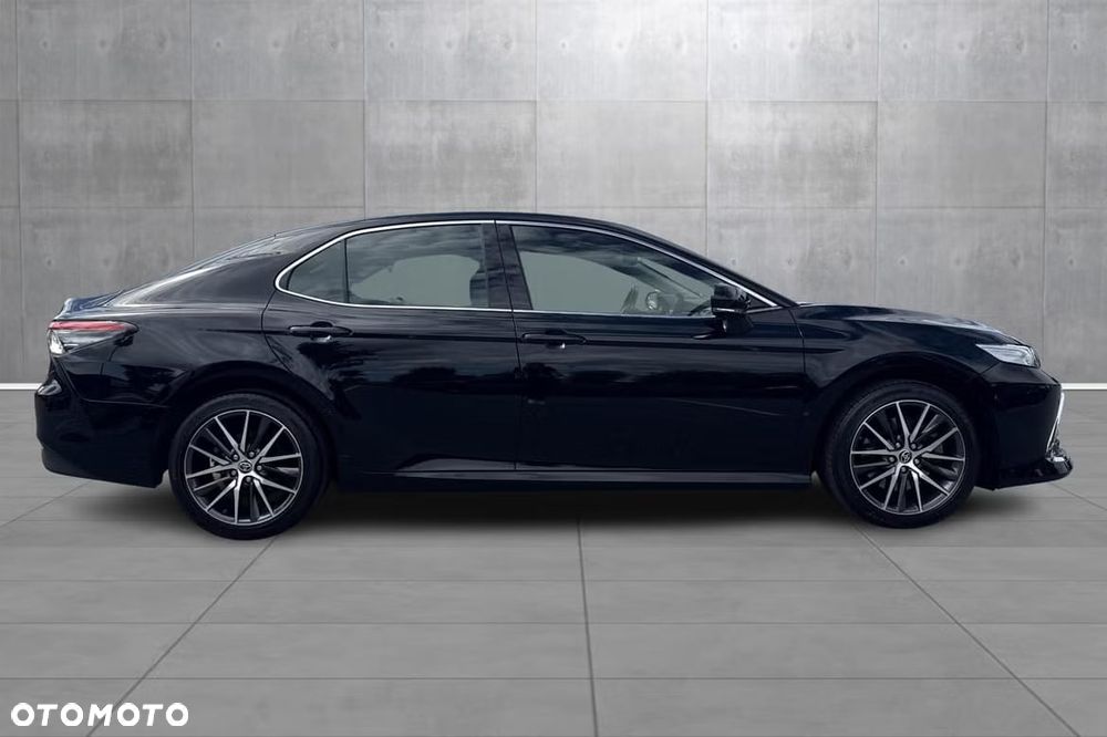 Toyota Camry Luxury - 7