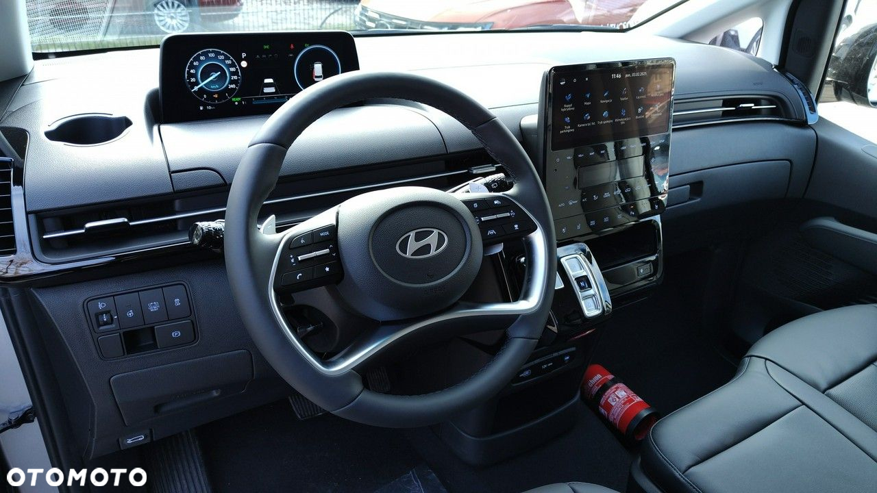 Hyundai Staria - 10