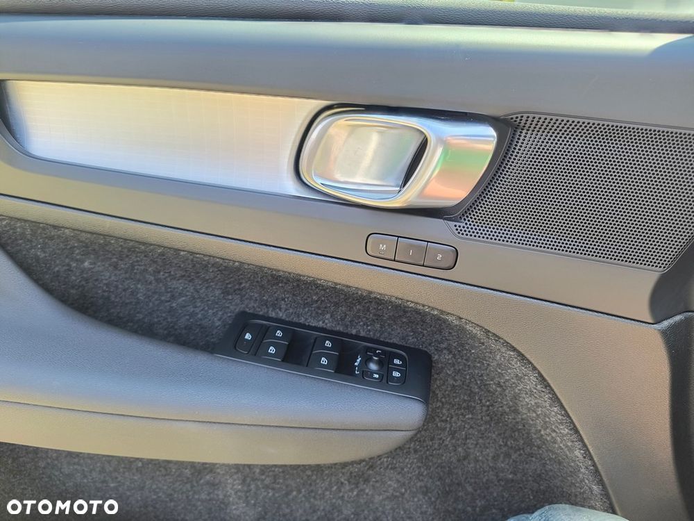 Volvo XC 40 B5 B AWD Geartronic RDesign - 35