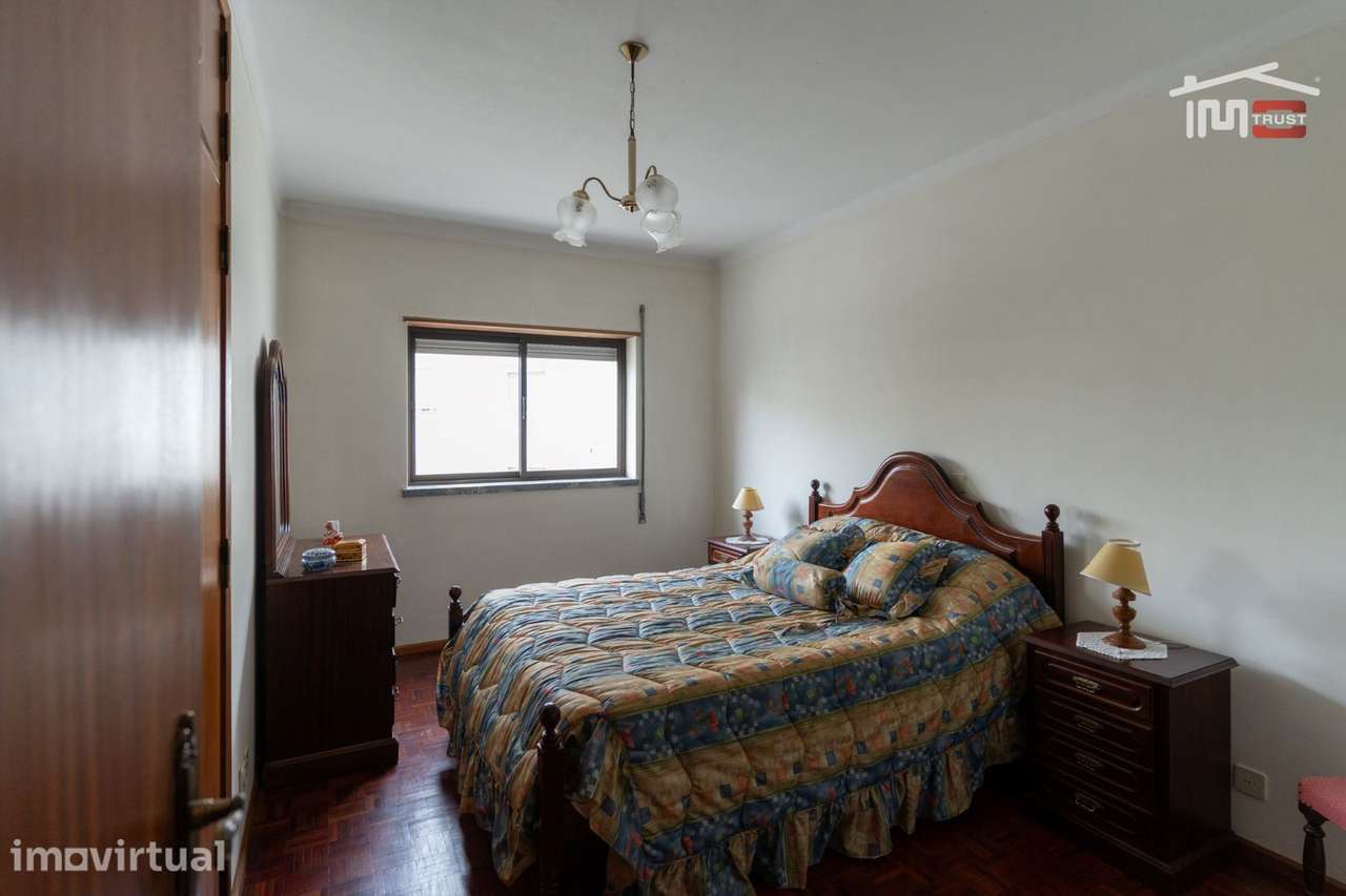 APARTAMENTO T3 MOBILADO COM ELEVADOR, SÓTÃO, LUGAR DE PARQUEAMENTO ... - Grande imagem: 4/30