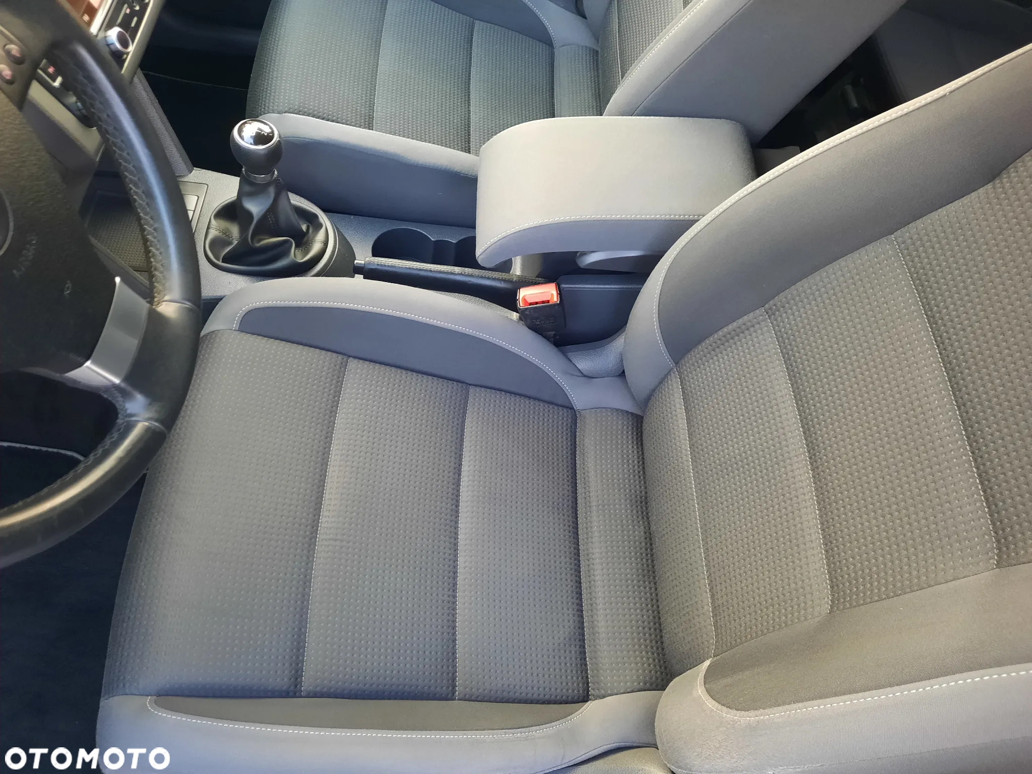 Volkswagen Touran 1.9 TDI Conceptline - 16