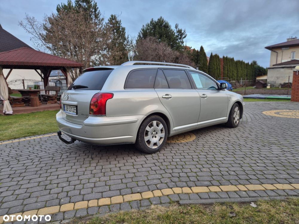 Toyota Avensis 2.0 D-4D Combi - 3