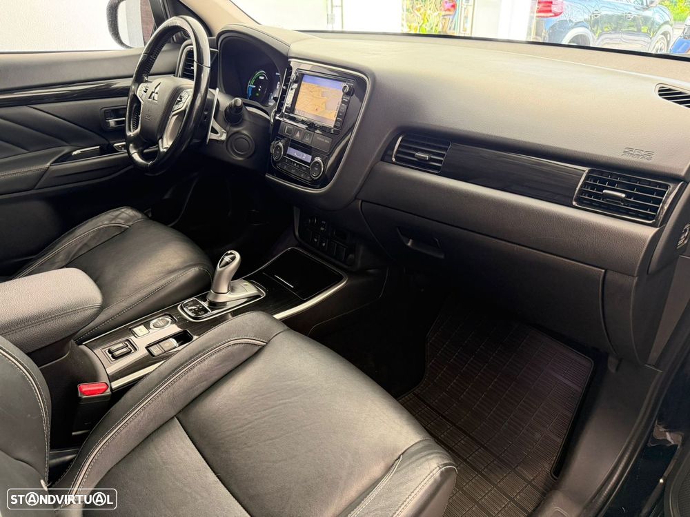 Mitsubishi Outlander 2.0 Instyle Navi - 9